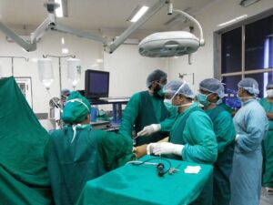 4. Live surgery demonstration of ACL reconstruction surgery at J J Hospital (2)